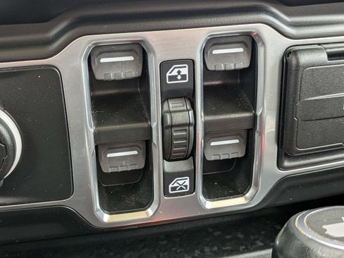 Used 2023 Jeep Wrangler Unlimited Sahara AWD/4WD image 20