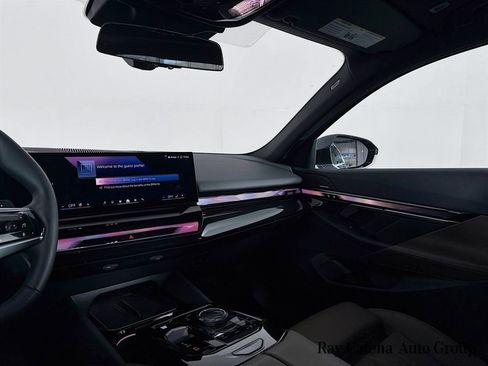 Used 2024 BMW 540i xDrive w/ Premium Package image 25