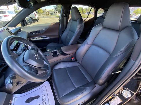 Certified 2022 Toyota Venza XLE AWD/4WD image 11