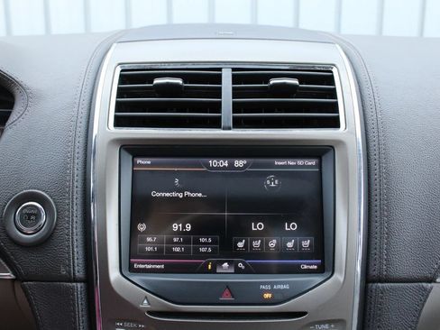 Used 2012 Lincoln MKX AWD image 17
