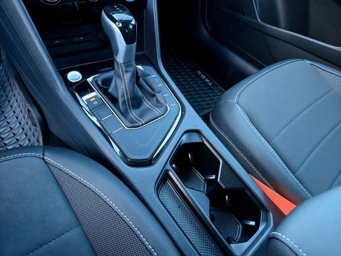 New 2024 Volkswagen Taos SE image 13