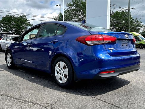 Used 2017 Kia Forte LX FWD image 4