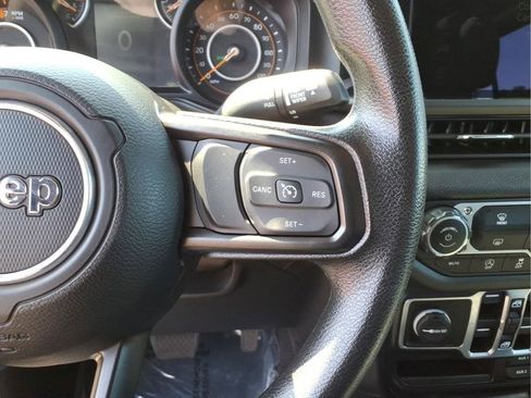 Used 2025 Jeep Gladiator Sport AWD/4WD image 29