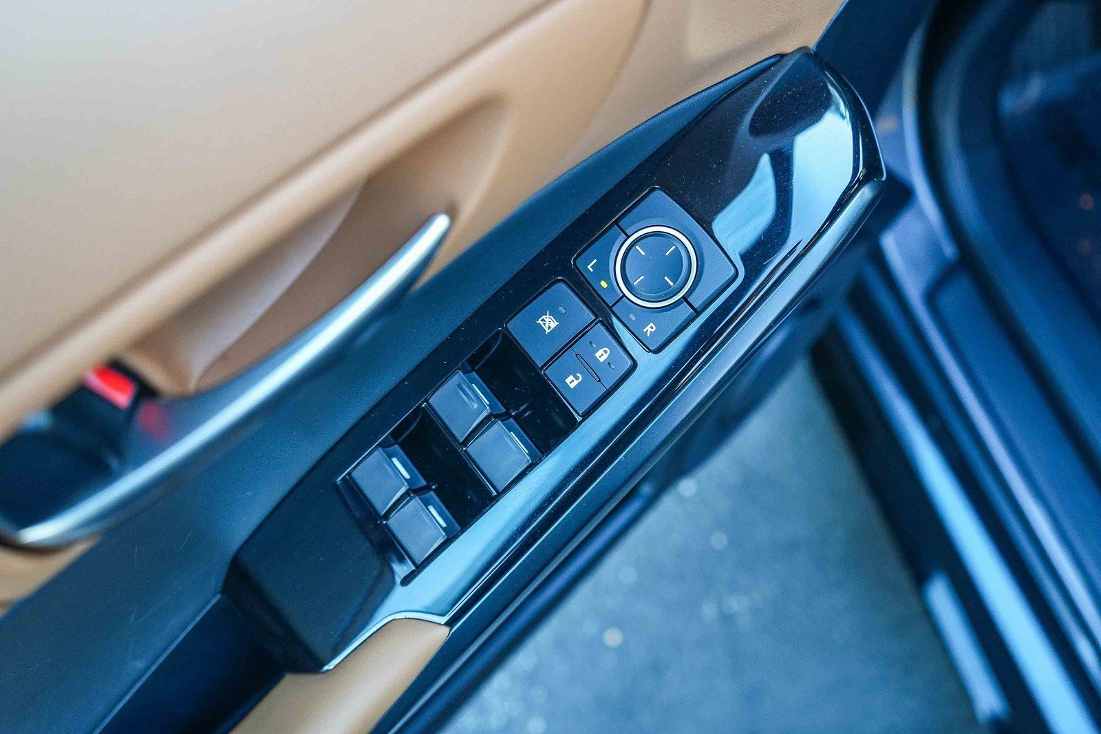 Used 2025 Lexus IS 300 F Sport w/ Accessory Package 2 RWD image 19