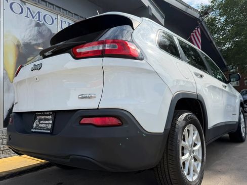 Used 2015 Jeep Cherokee Latitude w/ Cold Weather Group AWD/4WD image 3