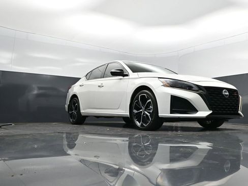 Used 2024 Nissan Altima 2.5 SR image 45