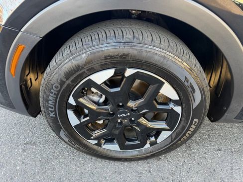 Used 2025 Kia Sorento S image 12