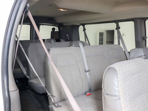 Used 2017 Chevrolet Express 3500 LT w/ LT Preferred Equipment Group RWD image 16