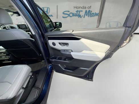 Certified 2025 Honda Pilot EX-L image 30