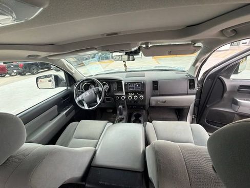 Used 2022 Toyota Sequoia SR5 AWD/4WD image 40