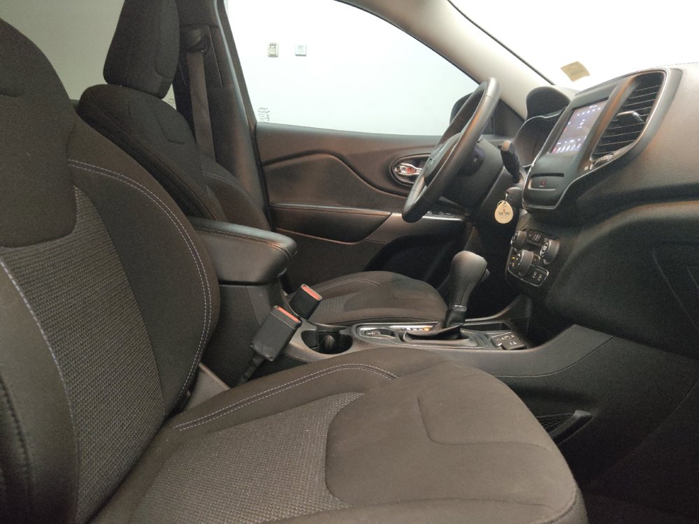 Used 2020 Jeep Cherokee Latitude FWD image 21