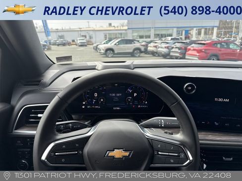 Certified 2025 Chevrolet Suburban LT image 6