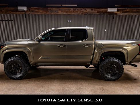 Used 2025 Toyota Tacoma TRD Sport image 6