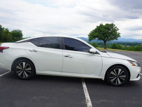 Used 2021 Nissan Altima 2.5 SV w/ SV Premium Package FWD image 10