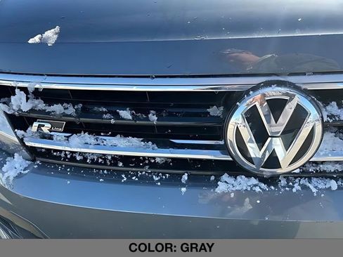 Used 2021 Volkswagen Tiguan SE R-Line image 9