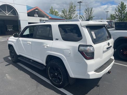Used 2018 Toyota 4Runner SR5 Premium w/ Convenience Package AWD/4WD image 3