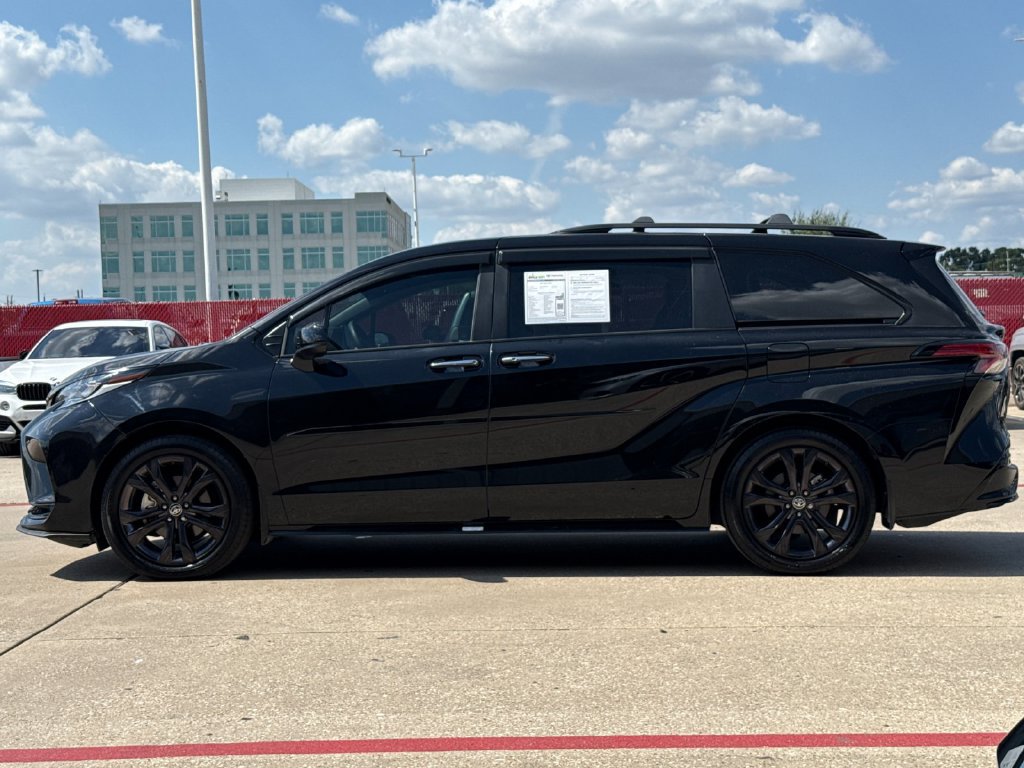 Certified 2025 Toyota Sienna XSE FWD image 3