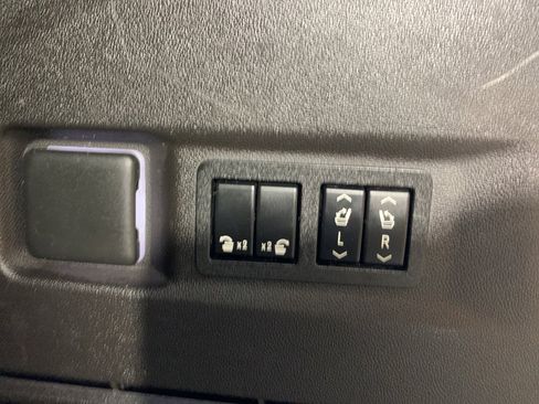 Used 2021 Chevrolet Tahoe LT w/ Luxury Package image 36