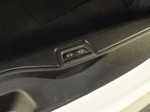 Used 2025 BMW X5 xDrive50e image 44