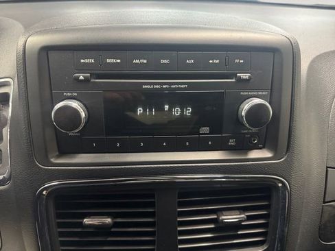 Used 2017 Dodge Grand Caravan SXT w/ Quick Order Package 29G SXT image 5