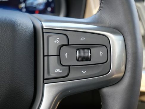 Used 2023 Chevrolet Suburban Premier w/ Advanced Technology Package AWD/4WD image 29