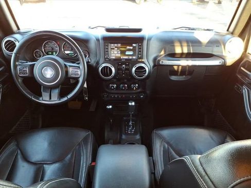 Used 2018 Jeep Wrangler Unlimited Sahara w/ Connectivity Group image 18