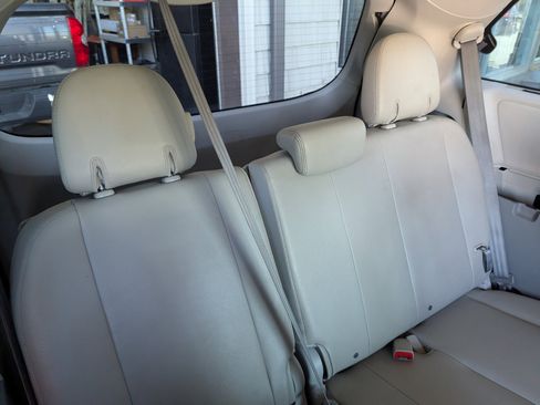 Used 2012 Toyota Sienna Limited image 21