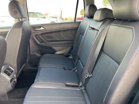 Certified 2024 Volkswagen Tiguan SE image 33