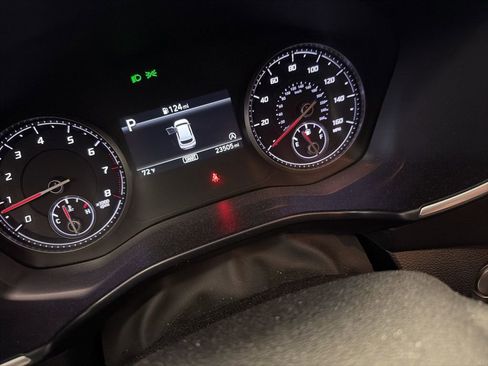 Used 2023 Hyundai Santa Fe SEL image 2