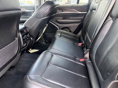 Used 2022 Jeep Grand Cherokee Limited image 27