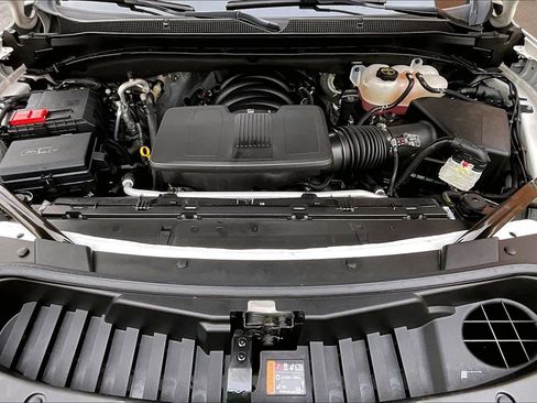 Used 2024 Chevrolet Suburban Premier image 30