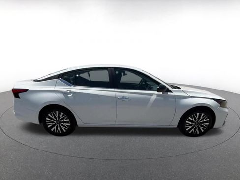 Used 2025 Nissan Altima 2.5 SV FWD image 15