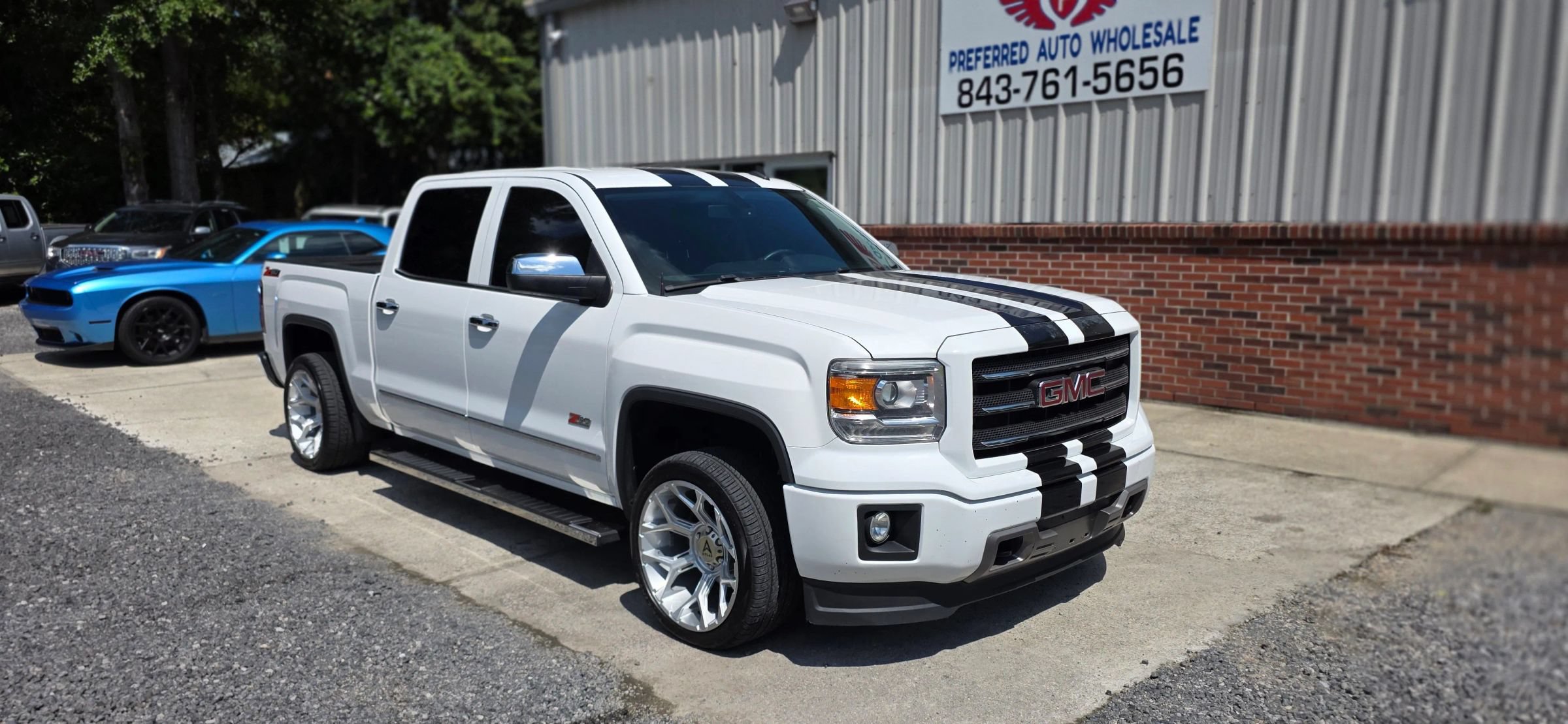 Used 2014 GMC Sierra 1500 SLE w/ All-Terrain Package AWD/4WD image 2