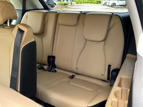 Used 2024 Kia Carnival EX FWD image 11