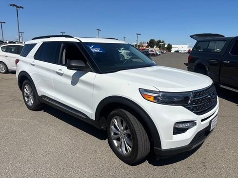 Certified 2023 Ford Explorer XLT w/ Equipment Group 202A AWD/4WD image 4