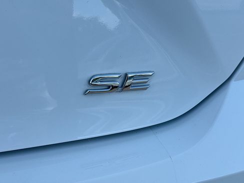 Used 2025 Toyota Camry SE FWD image 11