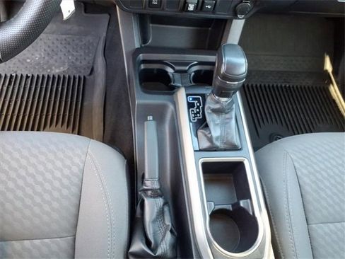 Used 2022 Toyota Tacoma TRD Sport image 16