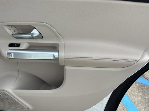 Used 2022 Mercedes-Benz GLB 250 image 19