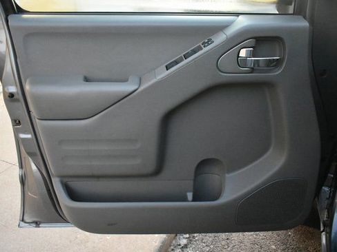 Used 2020 Nissan Frontier SV image 14