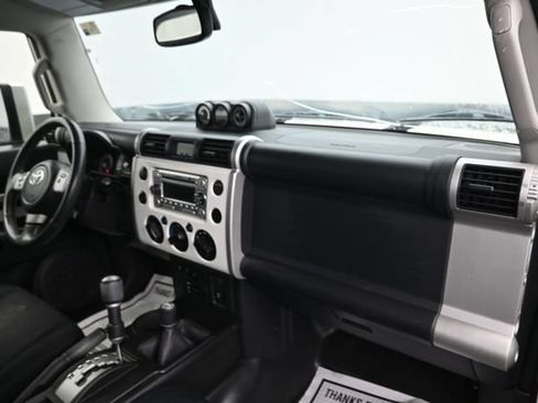 Used 2014 Toyota FJ Cruiser 4WD w/ Upgrade Package image 9