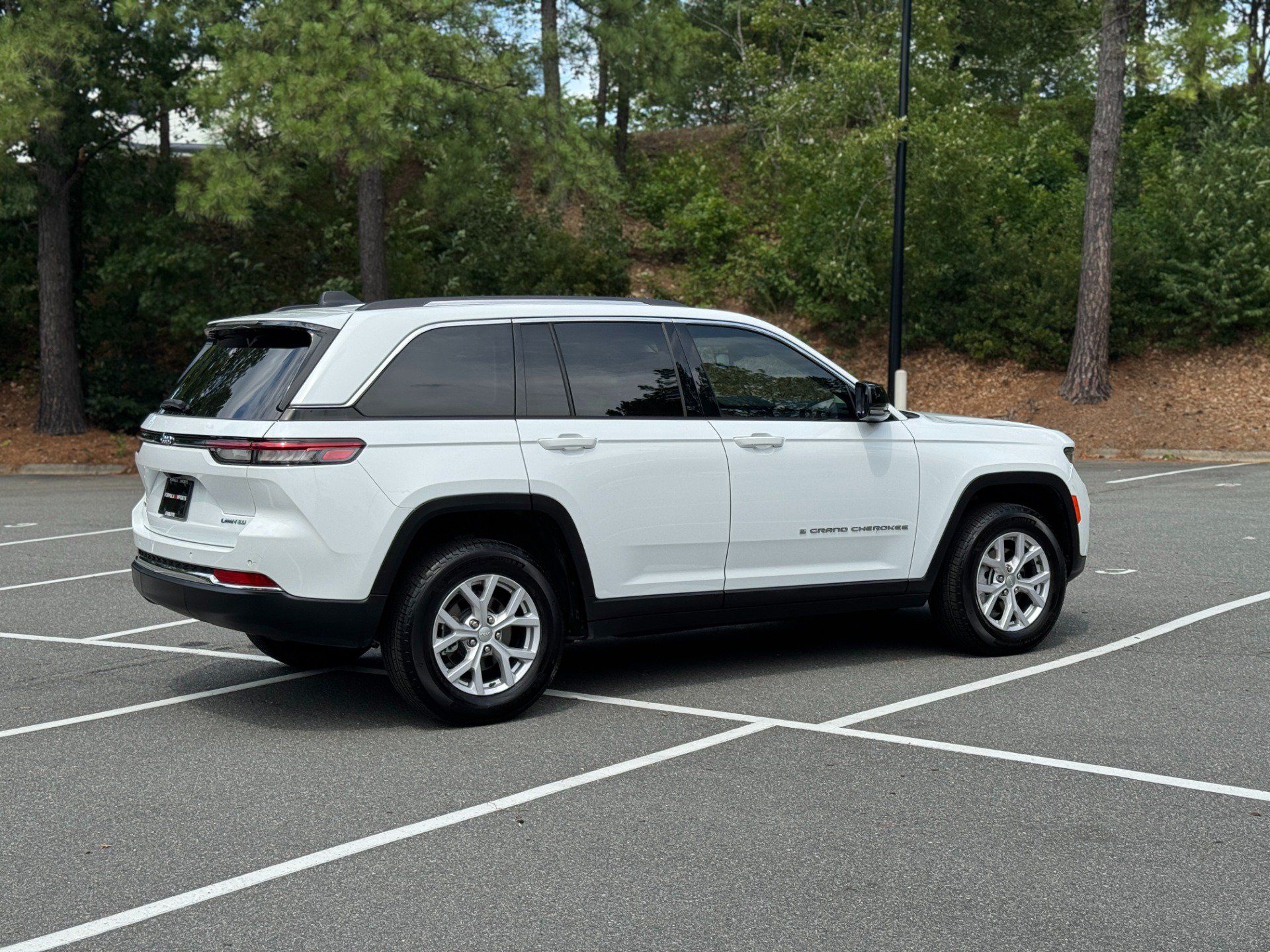 Used 2022 Jeep Grand Cherokee Limited AWD/4WD image 13