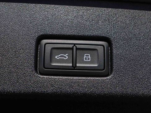 Used 2024 Audi Q4 e-tron Premium Plus image 38