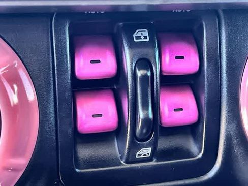 Used 2018 Jeep Wrangler Unlimited Sahara w/ Connectivity Group image 28