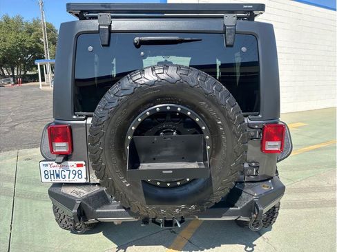 Used 2018 Jeep Wrangler Sport image 11