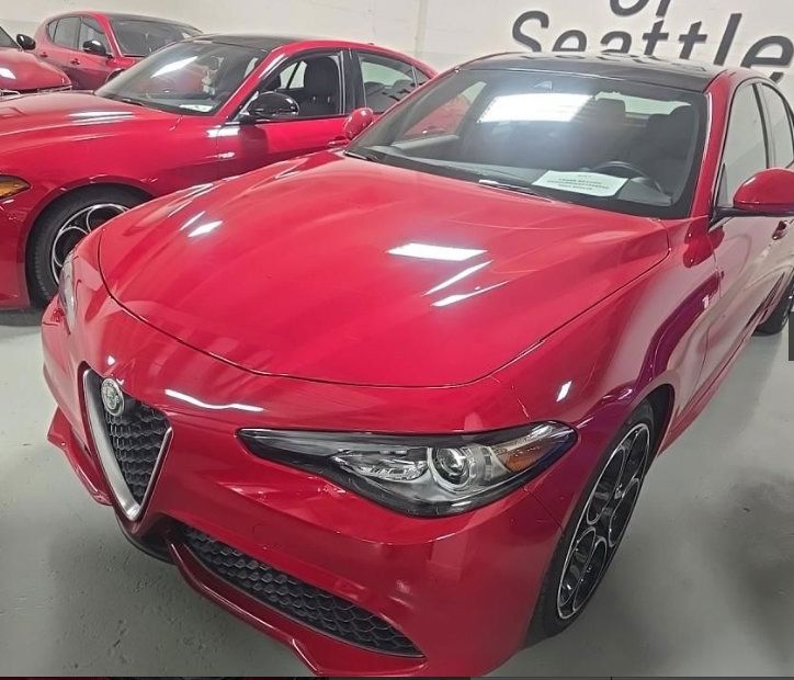 Used 2023 Alfa Romeo Giulia Ti RWD image 1