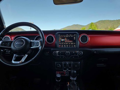 Used 2020 Jeep Gladiator Rubicon AWD/4WD image 18