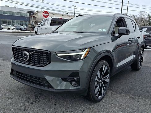 New 2026 Volvo XC40 B5 Plus w/ Climate Package image 2