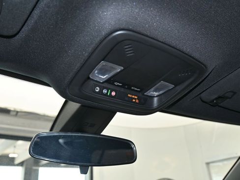 Used 2023 Chevrolet Traverse LT FWD image 23