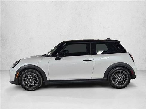Used 2025 MINI Cooper 2-Door Hardtop image 9