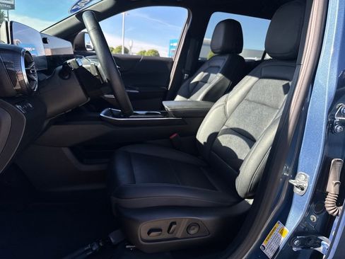 Used 2025 Chevrolet Equinox LT w/ Convenience Package II image 17